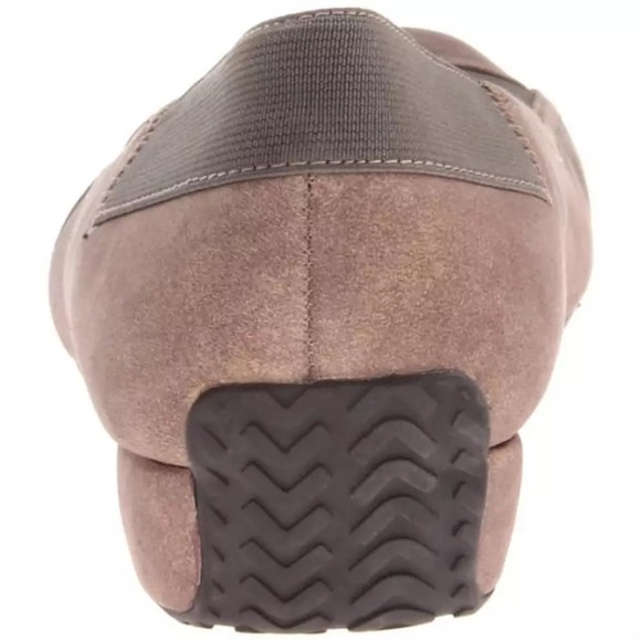 GENTLE SOULS TAUPE FLATS - Picture 2 of 4